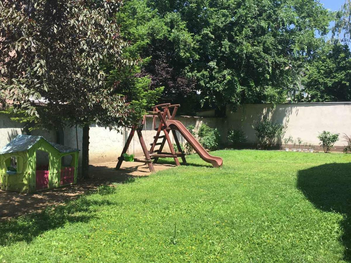 Rose Apartman Дебрецен Екстериор снимка