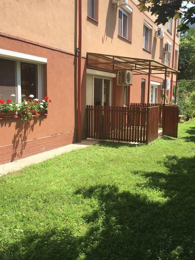 Rose Apartman Дебрецен Екстериор снимка